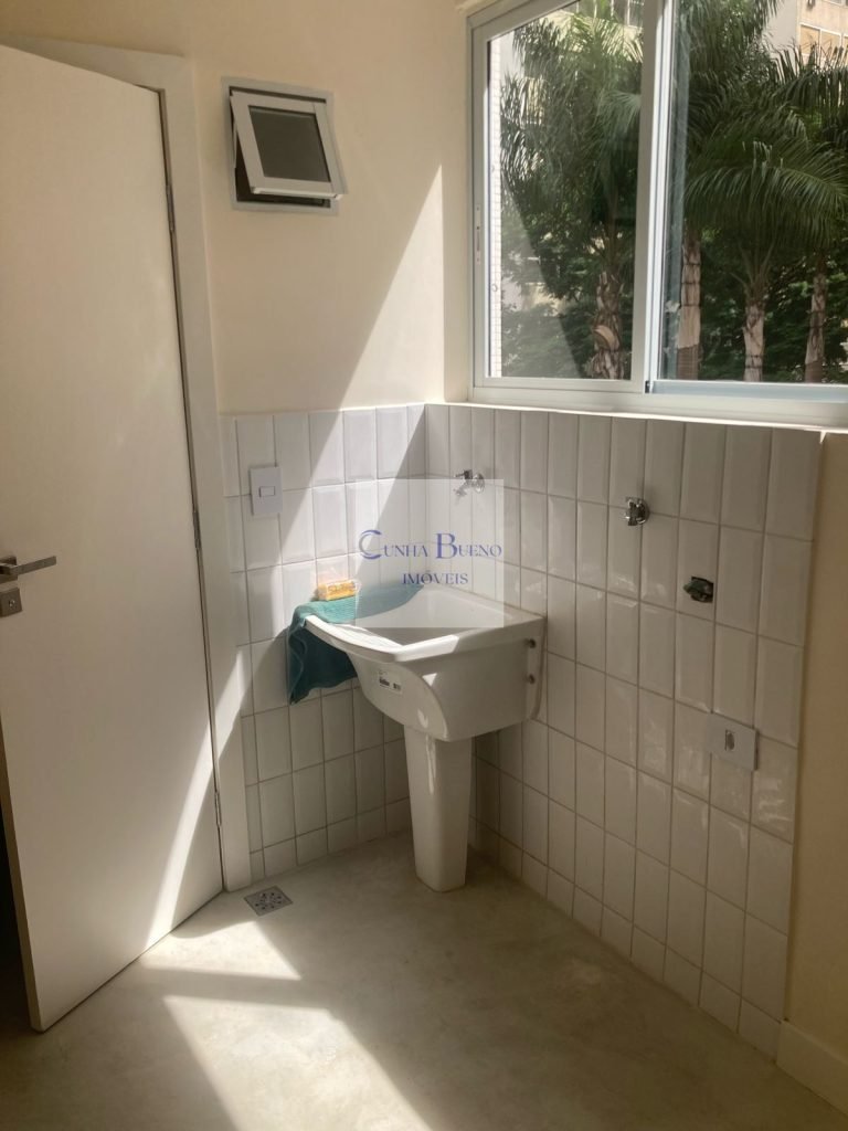 APARTAMENTO REFORMADO NA RUA QUELUZ – LUGAR TRANQUILO MAS PERTO DE TUDO!