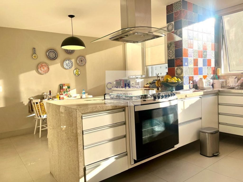 APARTAMENTO IMPECÁVEL EM RUA CALMA NOS JARDINS