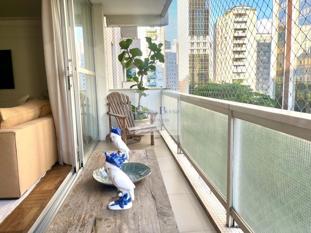 APARTAMENTO IMPECÁVEL EM RUA CALMA NOS JARDINS