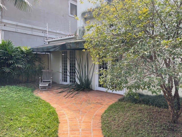 CASA ACONCHEGANTE COM MUITO POTENCIAL NO JARDIM PAULISTA