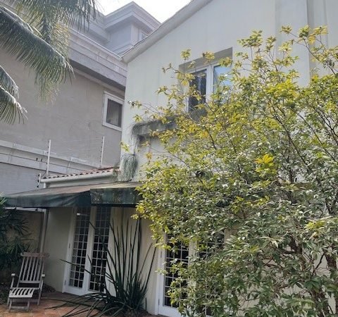 CASA ACONCHEGANTE COM MUITO POTENCIAL NO JARDIM PAULISTA