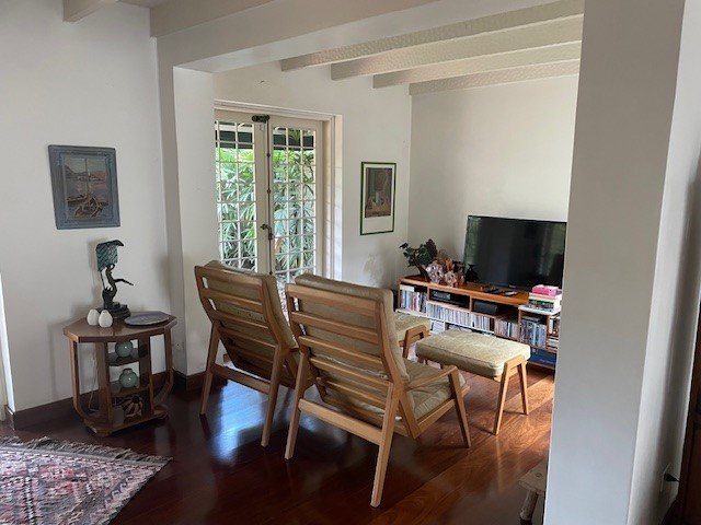 CASA ACONCHEGANTE COM MUITO POTENCIAL NO JARDIM PAULISTA