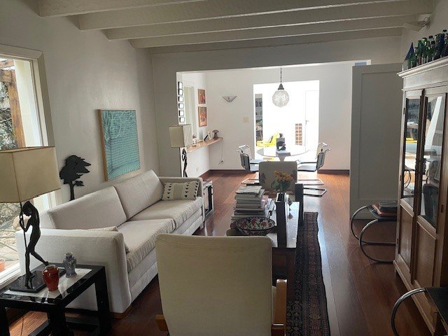 CASA ACONCHEGANTE COM MUITO POTENCIAL NO JARDIM PAULISTA