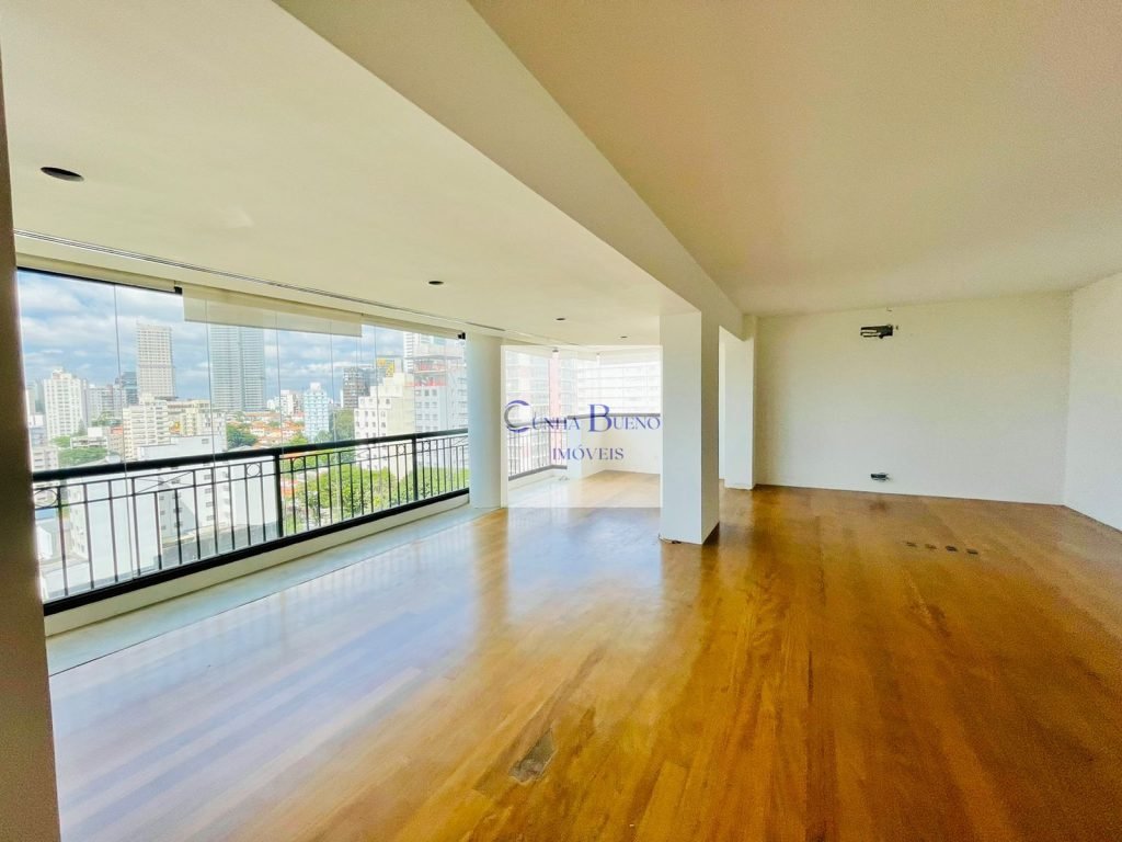 EXCELENTE APARTAMENTO COM VISTA EXCEPCIONAL – REFORMADO EM PERDIZES