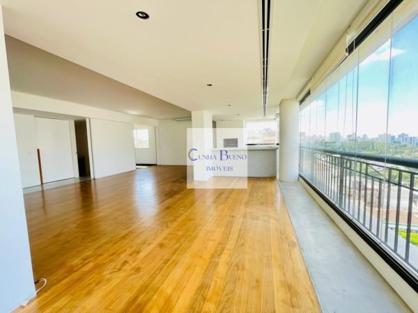 EXCELENTE APARTAMENTO COM VISTA EXCEPCIONAL – REFORMADO EM PERDIZES