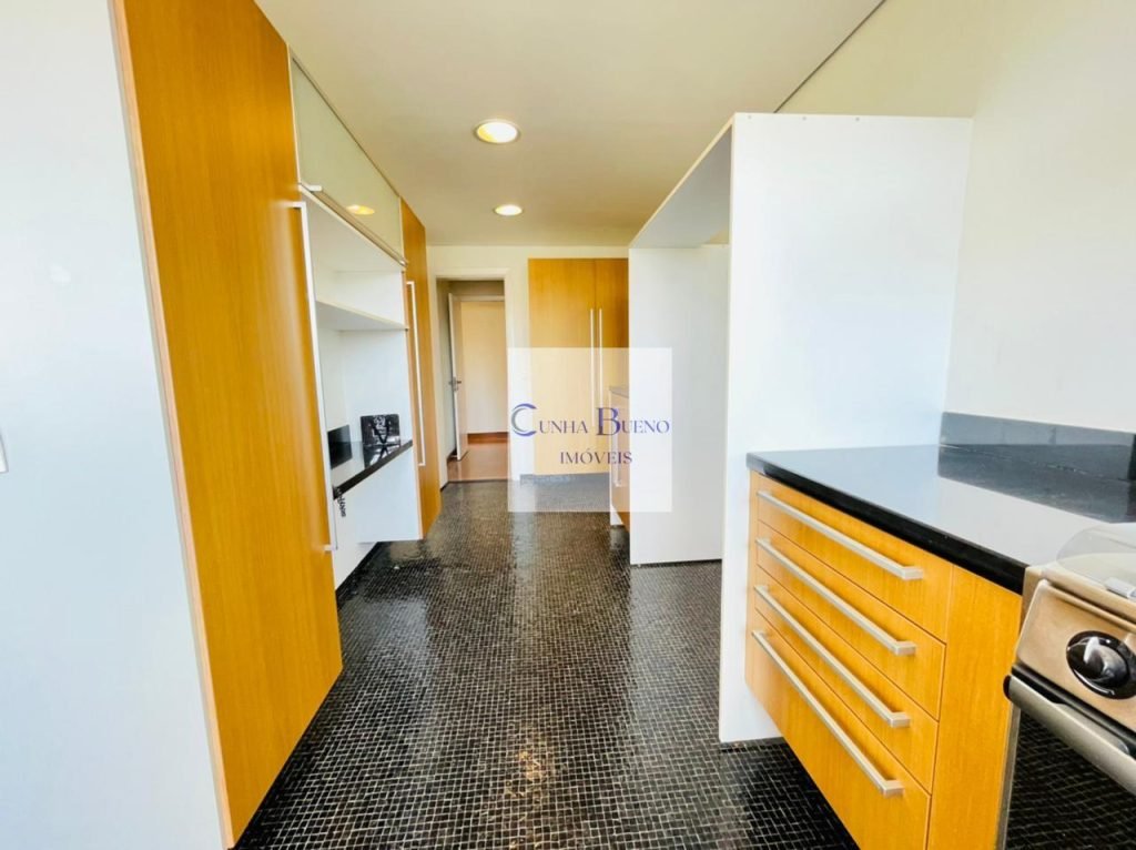 EXCELENTE APARTAMENTO COM VISTA EXCEPCIONAL – REFORMADO EM PERDIZES