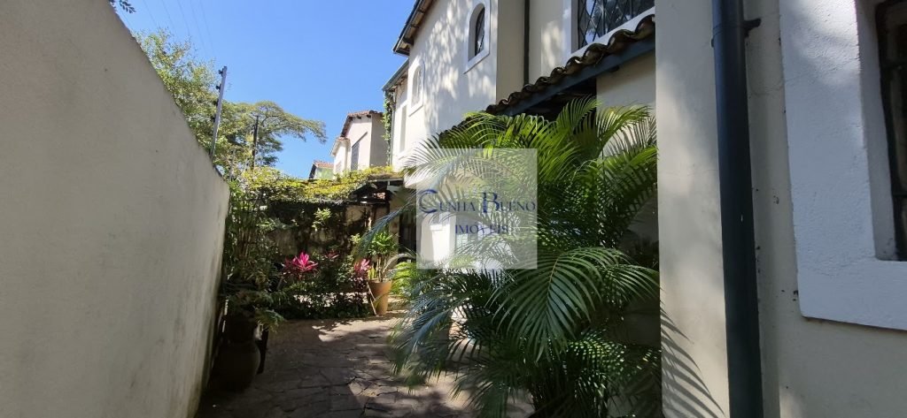 CASA EM RUA EXCELENTE DO JARDIM PAULISTA – PRÓXIMA A IGREJA SÃO GABRIEL