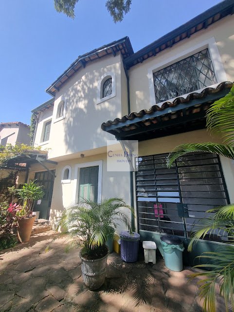 CASA EM RUA EXCELENTE DO JARDIM PAULISTA – PRÓXIMA A IGREJA SÃO GABRIEL