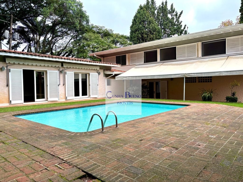 CASA COM EXCELENTE ESPAÇO NO ALTO DE PINHEIROS