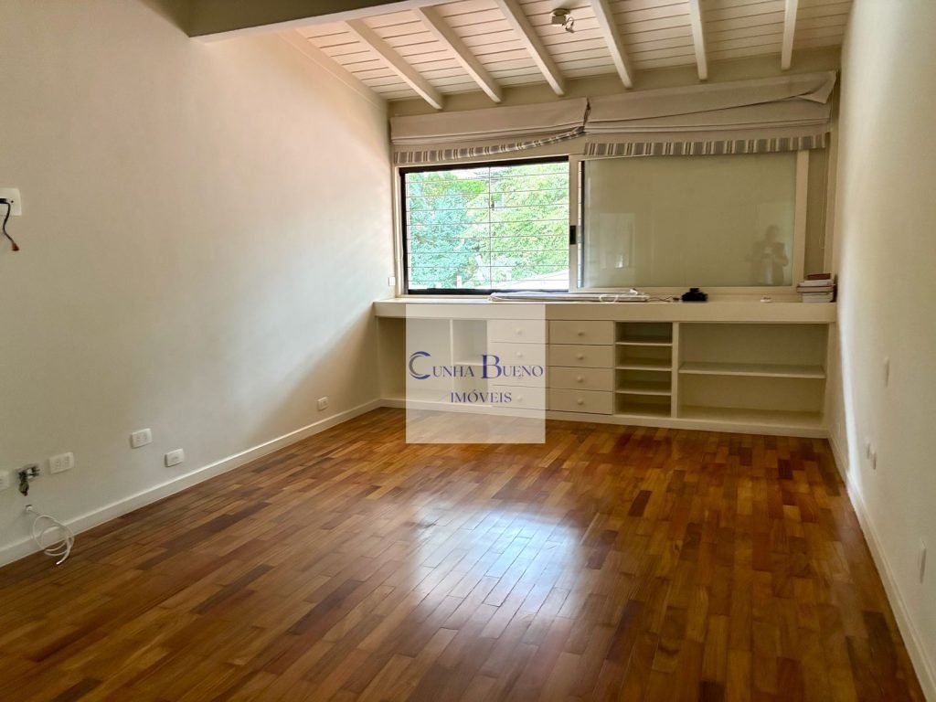 CASA COM EXCELENTE ESPAÇO NO ALTO DE PINHEIROS