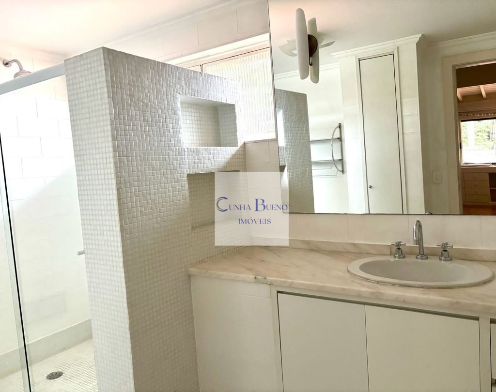 CASA COM EXCELENTE ESPAÇO NO ALTO DE PINHEIROS