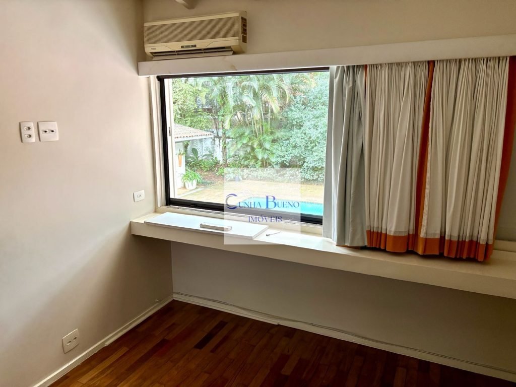 CASA COM EXCELENTE ESPAÇO NO ALTO DE PINHEIROS