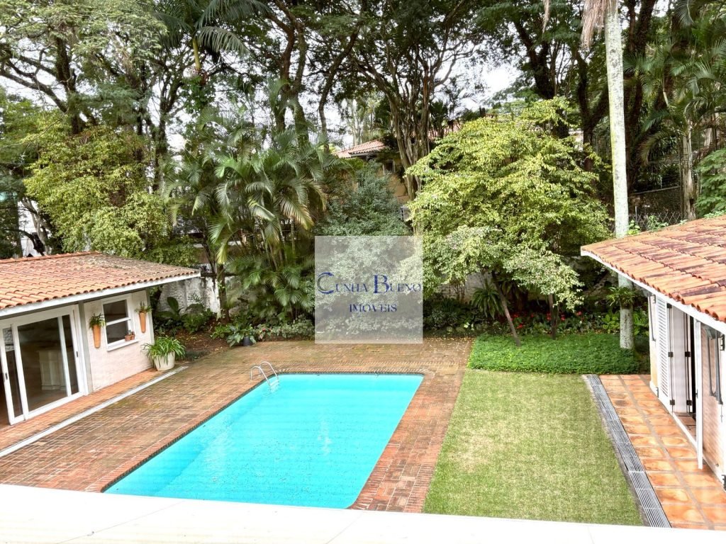 CASA COM EXCELENTE ESPAÇO NO ALTO DE PINHEIROS