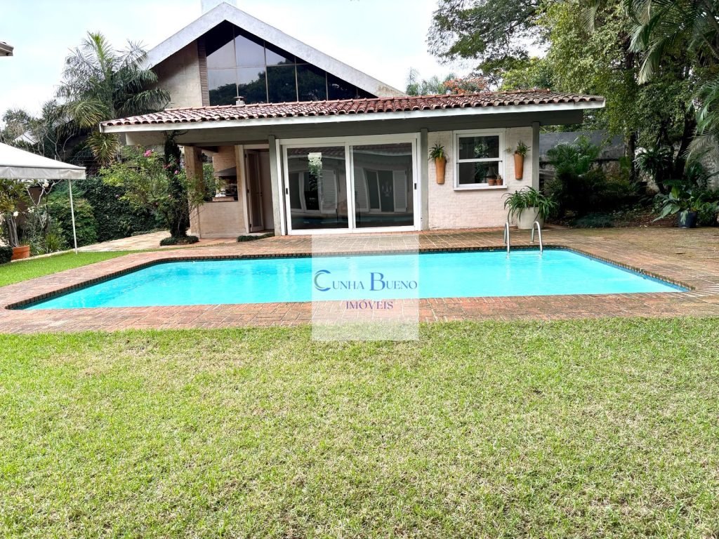 CASA COM EXCELENTE ESPAÇO NO ALTO DE PINHEIROS