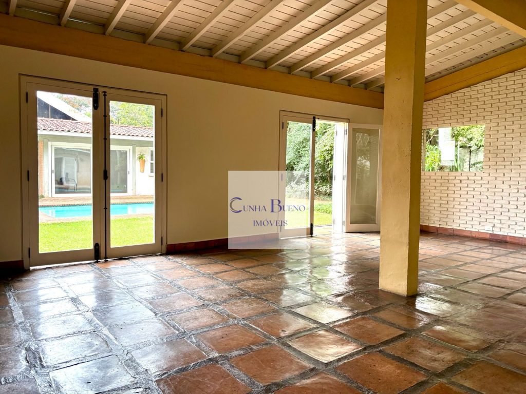 CASA COM EXCELENTE ESPAÇO NO ALTO DE PINHEIROS