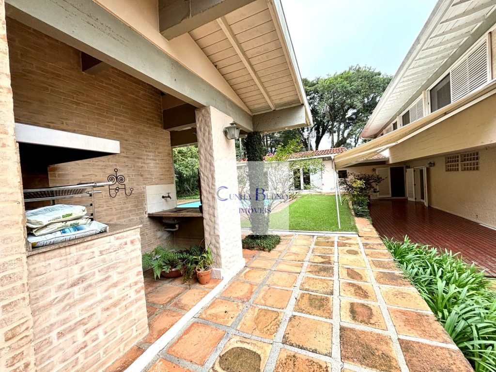 CASA COM EXCELENTE ESPAÇO NO ALTO DE PINHEIROS