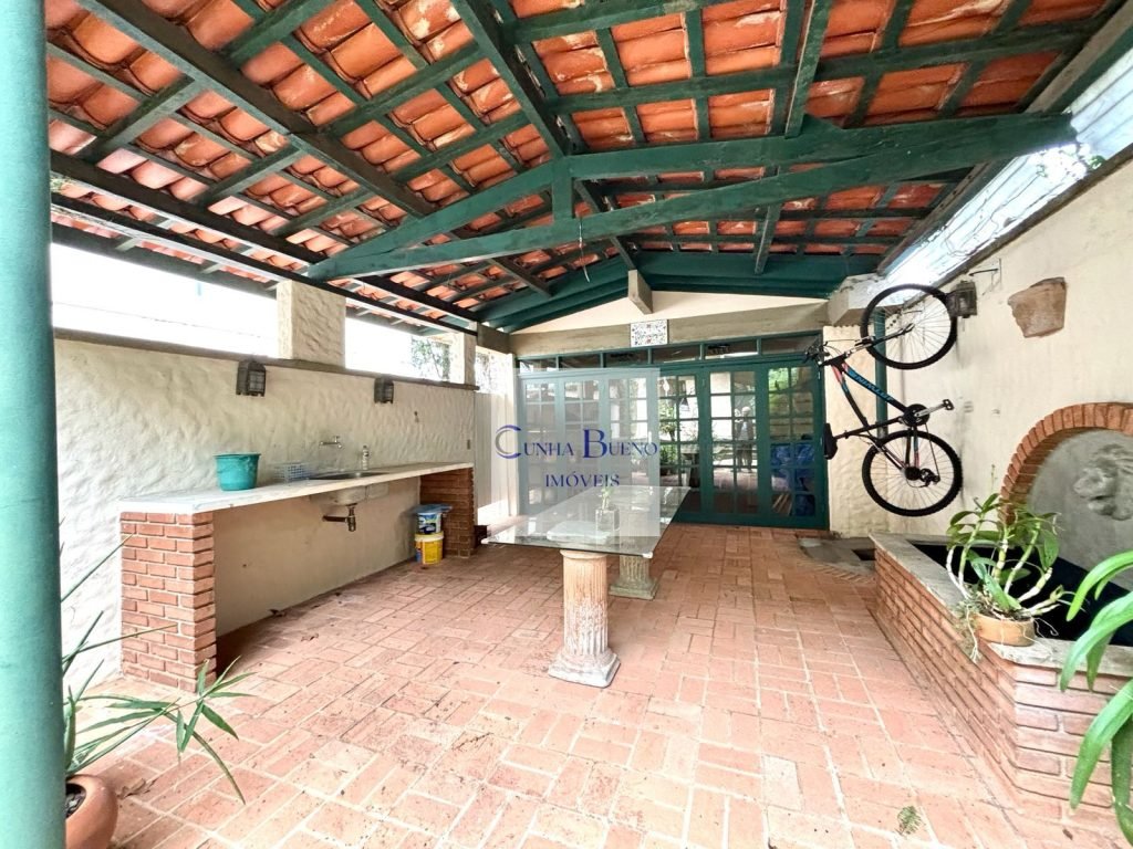 CASA COM EXCELENTE ESPAÇO NO ALTO DE PINHEIROS