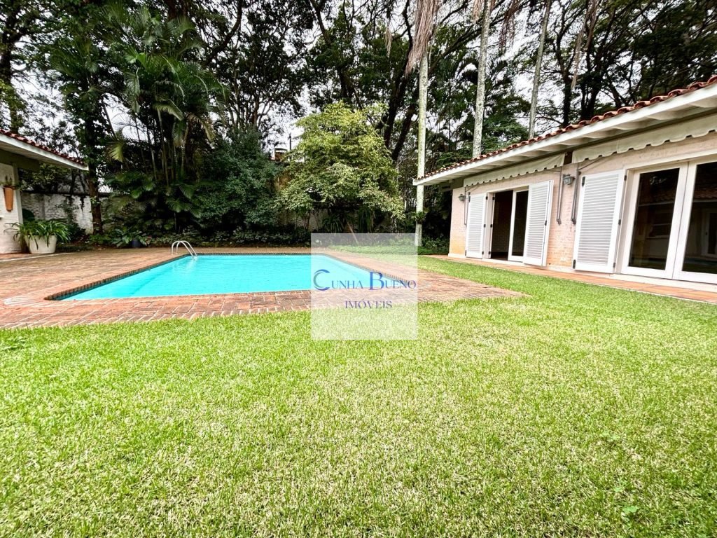 CASA COM EXCELENTE ESPAÇO NO ALTO DE PINHEIROS